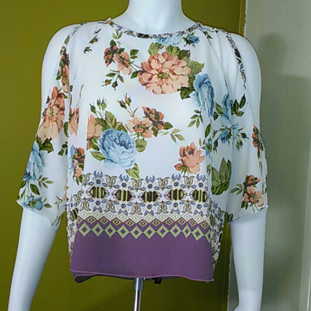 Floral Cold Shoulder Top / size (M)